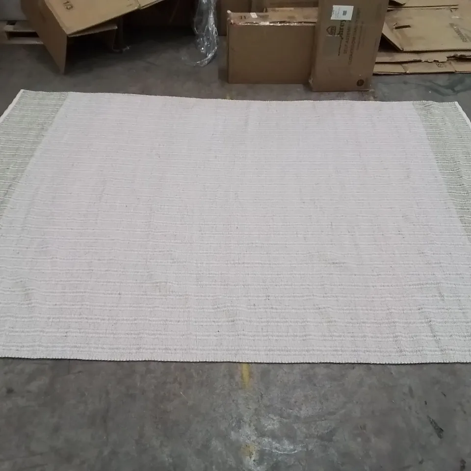 QUALITY DESIGNER AREA RUG // APPROX SIZE: 230 X 340 cm