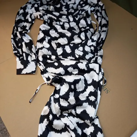 NEW LOOK DRESS IN BLACK WITH WHITE PATTERN - UK 14
