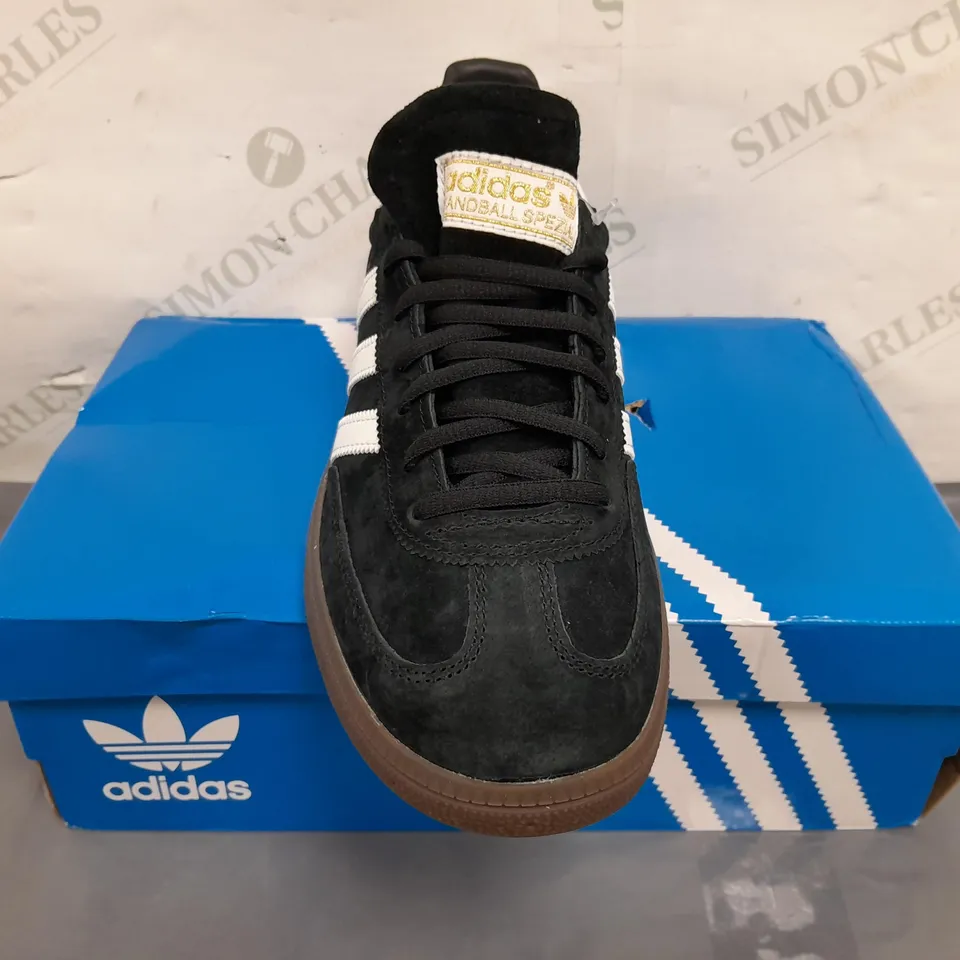 BOXED PAIR OF ADIDAS HANDBALL SPEZIAL SHOES IN BLACK/WHITE UK SIZE 9