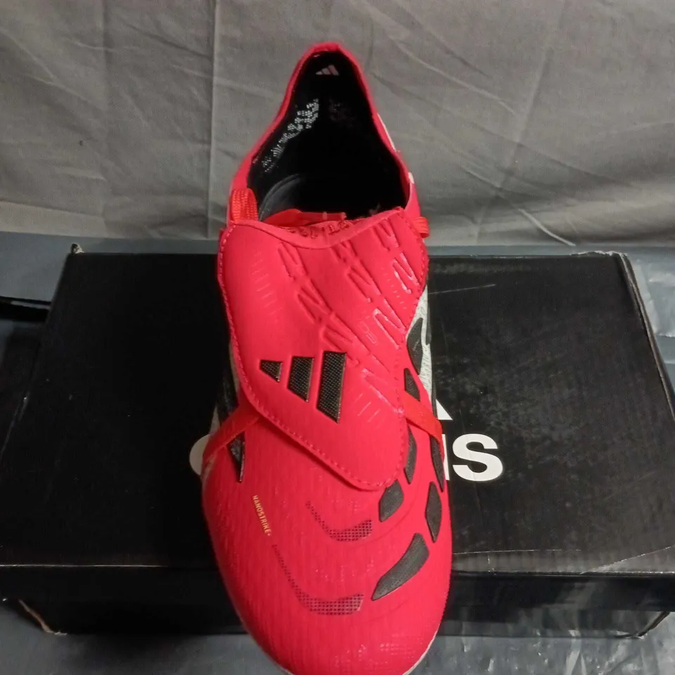 BOXED PAIR OF ADIDAS PREDATOR FOOTBALL BOOTS – UK SIZE 9