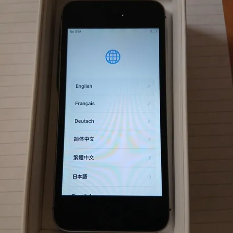 APPLE IPHONE SE (1ST GEN) 4-INCH SMARTPHONE – SILVER – BOXED