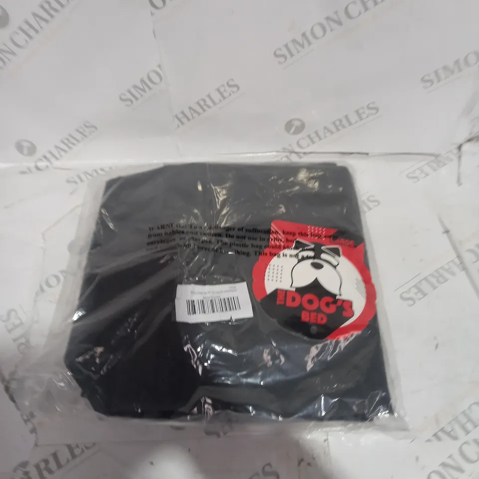 BOX OF ASSORTED PET ITEMS TO INCLUDE BEDS, BAGS, TOYS ETC 