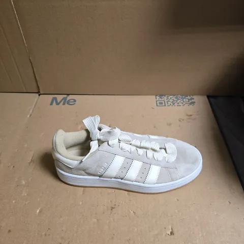 ADIDAS CAMPUS CREAM SUEDE SNEAKERS WITH WHITE THREE STRIPES – UK SIZE 6.5 