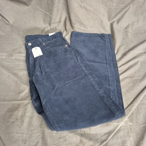 LEVI'S 555 RELAXED STRAIGHT CORD TROUSERS IN NAVY SIZE 30X32