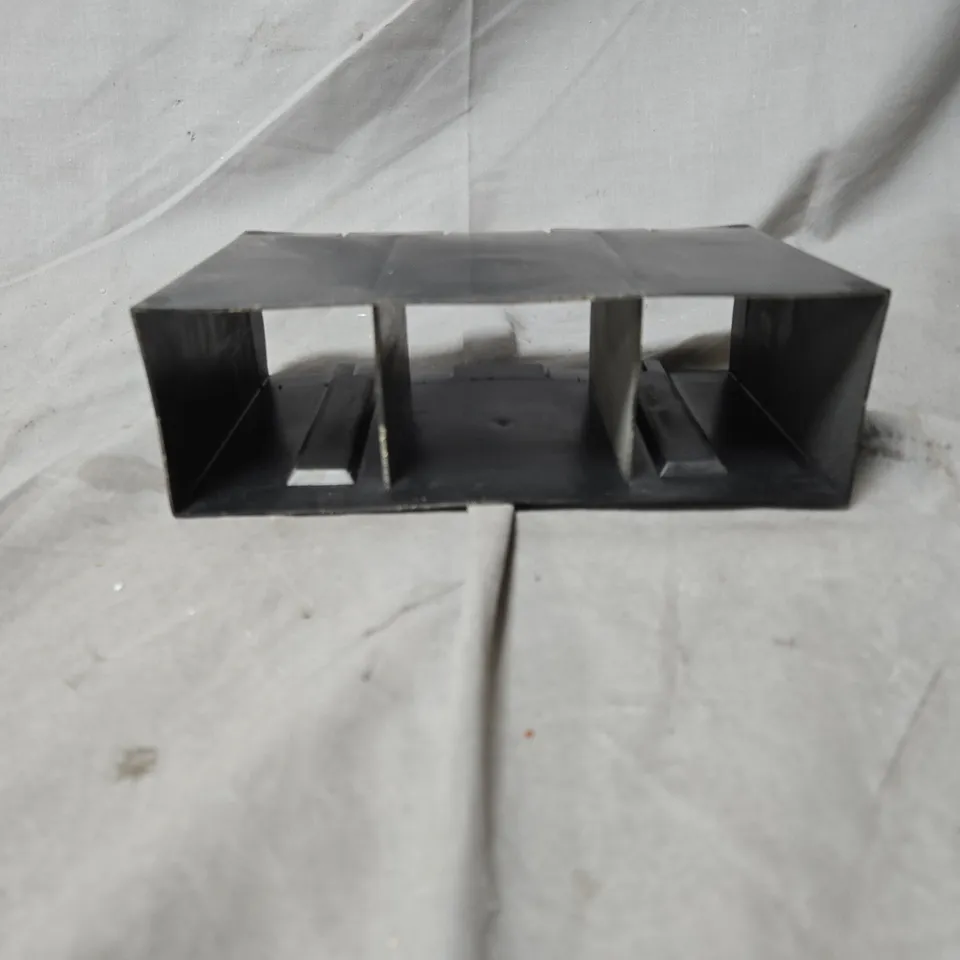 BOX OF APPROXIMATELY 15 X UNDERFLOOR VENT 