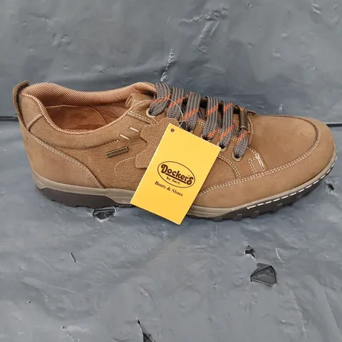 PAIR OF DOCKERS TRAINERS IN TAN - 9.5