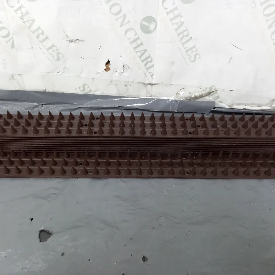 BOXED S4U FENCE & WALL SPIKES IN BROWN