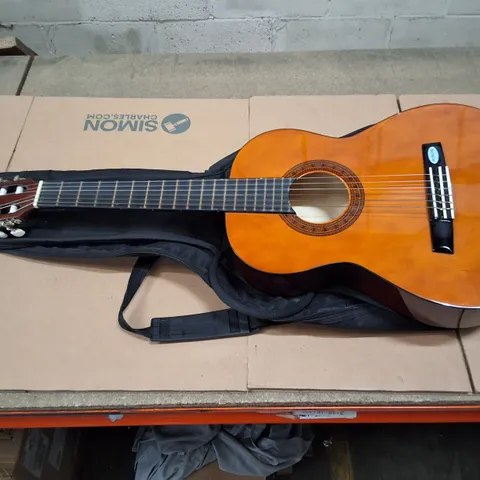 ACOUSTIC CLASSICAL GUITAR WITH NYLON STRINGS