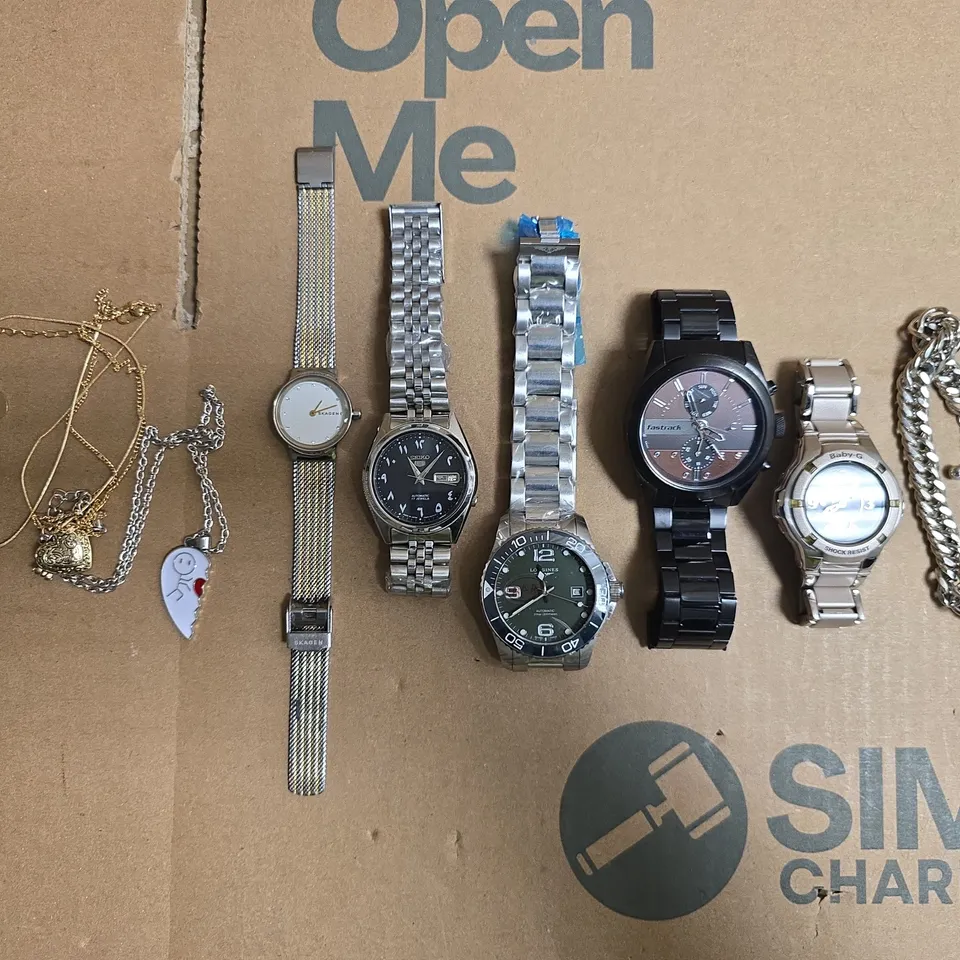 APPROXIMATELY 15 ASSORTED HOUSEHOLD ITEMS TO INCLUDE JEWELLERY, WATCHES, ETC