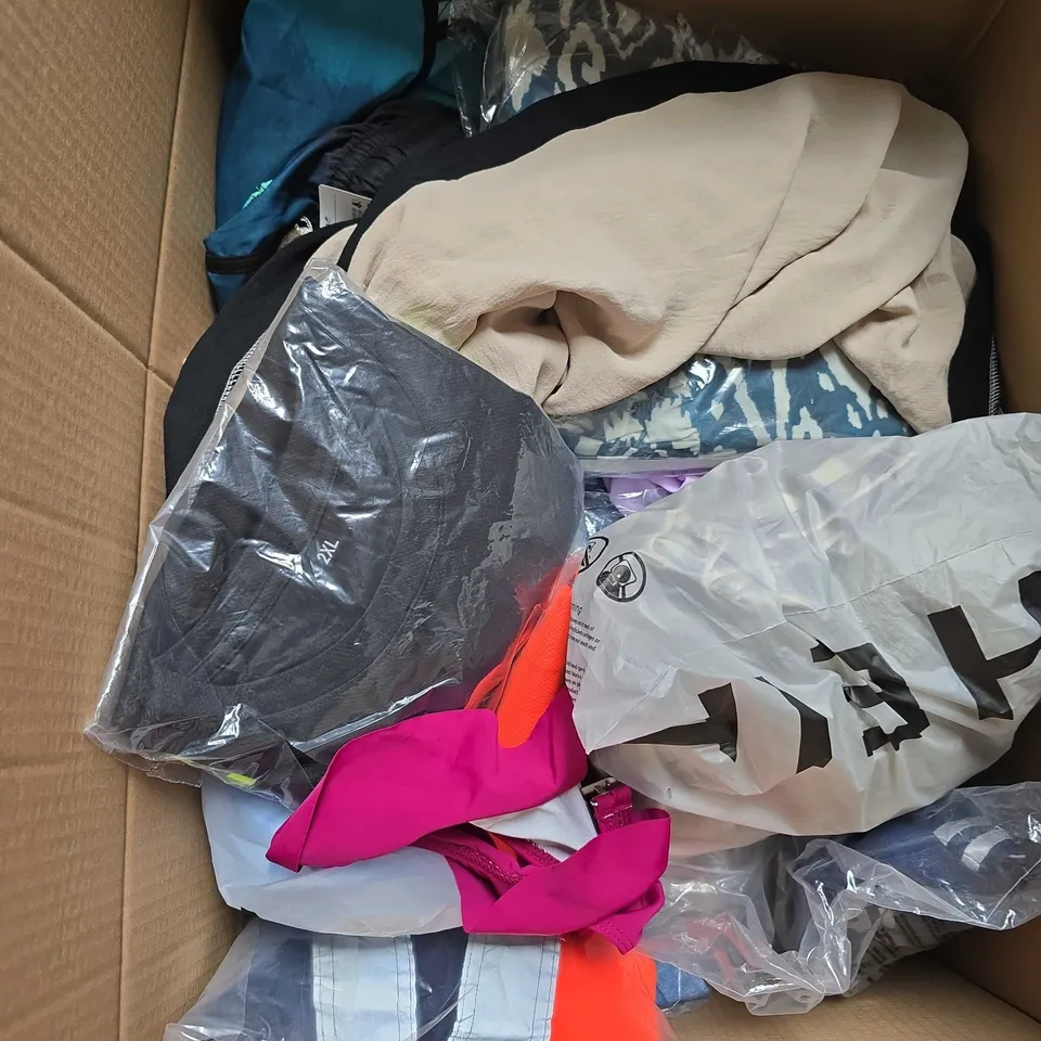 BOX OF APPROXIMATELY 20 ASSORTED CLOTHING ITEMS TO INCLUDE - TOPS, DRESS, HOODIE, ETC