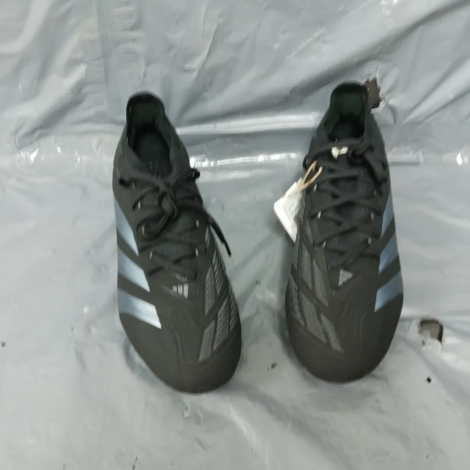 BOXED PAIR OF ADIDAS Men's Predator 20.2 Firm Ground Football Boots - Black - UK 9 