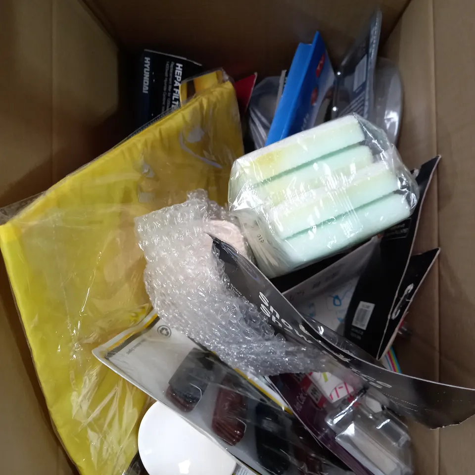 BOX OF APPROXIMATELY 20 ASSORTED HOUSEHOLD & GIFT PRODUCTS TO INCLUDE STRETCH LIDS, NO BOIL OVER JUG, MULTI USE BOTTLE ETC