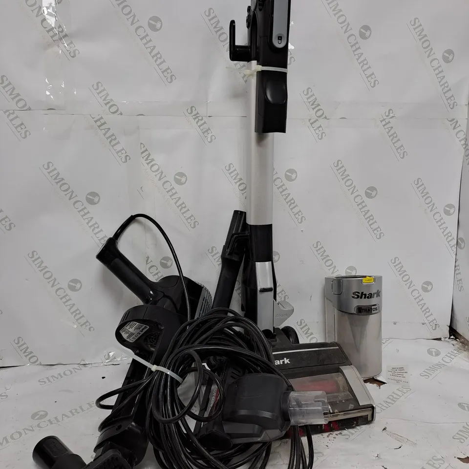 SHARK STRATOS ANTI HAIR WRAP PET PRO VACUUM CLEANER HZ3000UKT