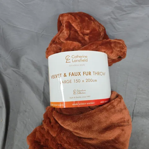 CATHERINE LANSFIELD VELVET & FAUX FUR THROW – LARGE (150 X 200 CM)