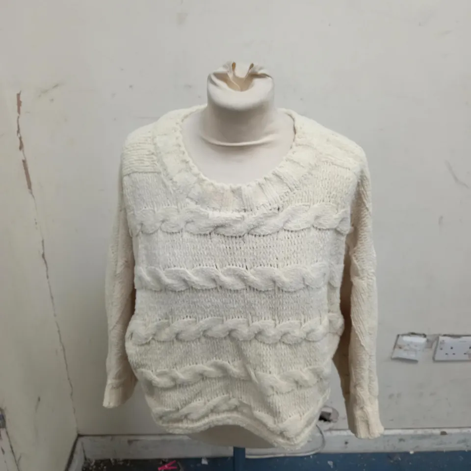 BOX OF APPROX 7 ASSORTED KNITTED WYNNE LOUNGE CLOTHING ITEMS; JUMPER AND CARDIGAN. 