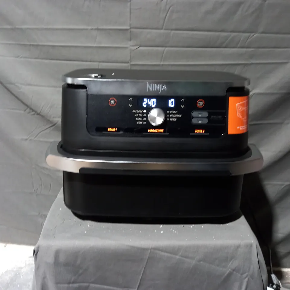 BOXED NINJA10.4L FOODI FLEXDRAWER DUAL AIR FRYER IN BLACK AF500UK