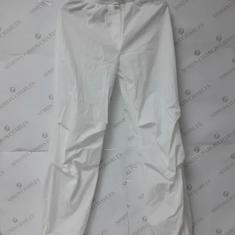 PRETTYLITTLETHING SHELL TOGGLE DRAWSTRING RUCHED CARGO TROUSERS IN WHITE SIZE 6
