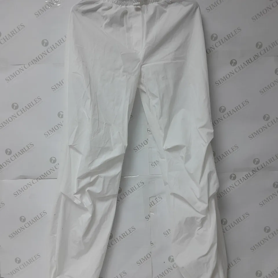 PRETTYLITTLETHING SHELL TOGGLE DRAWSTRING RUCHED CARGO TROUSERS IN WHITE SIZE 6