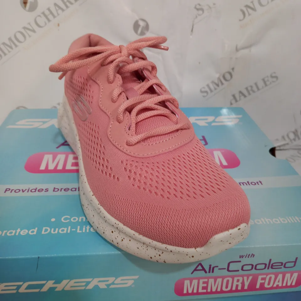BOXED PAIR OF SKETCHERS TEXTILE MESH TRAINERS IN ROSE SIZE 6