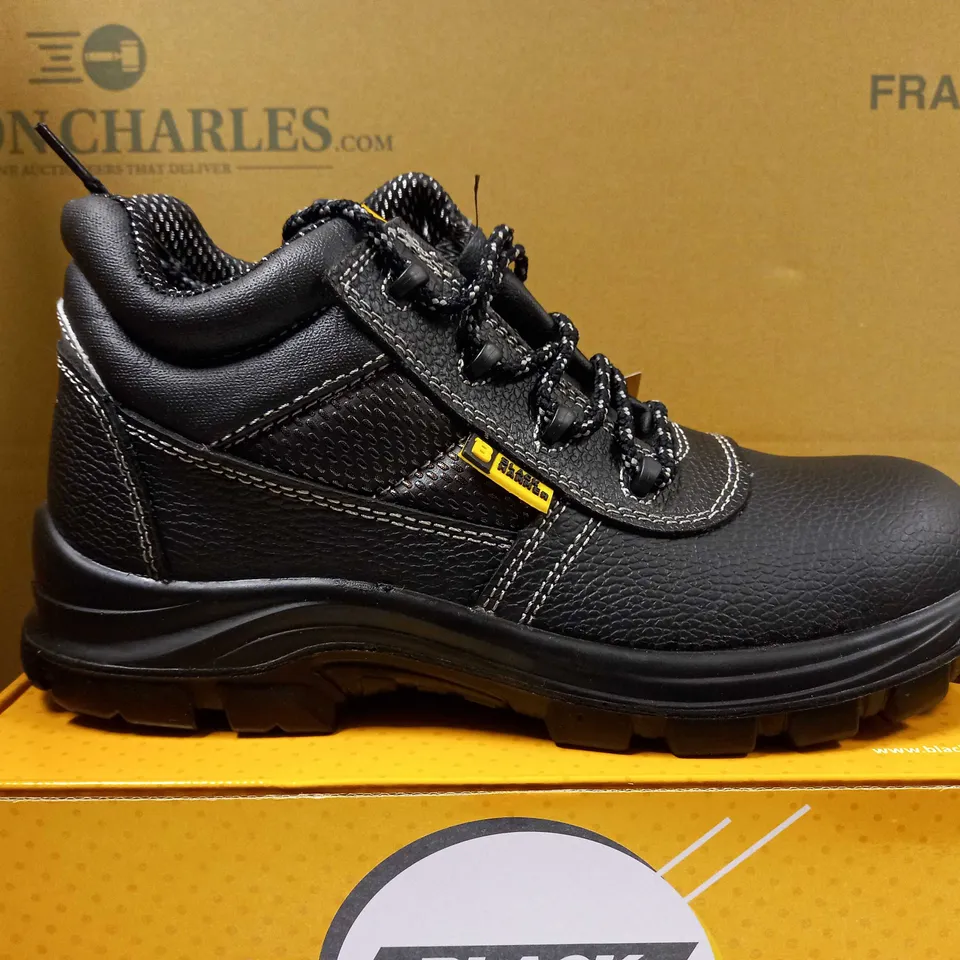 BOXED PAIR OF BLACK HAMMER WATERPROOF STEEL TOE/MIDSOLE WORK BOOTS - SIZE 8