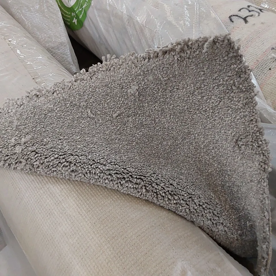 ROLL OF QUALITY FIRST IMPRESSIONS WELL DRESSED CARPET // SIZE: APPROXIMATELY 4 X 2.3m