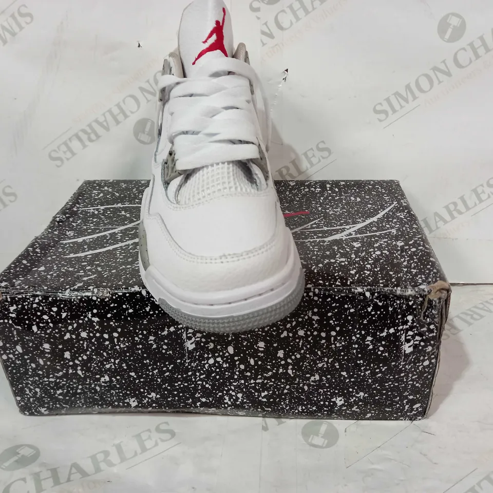 BOXED PAIR OF AIR JORDAN 4 TRAINERS IN WHITE/GREY UK SIZE 7