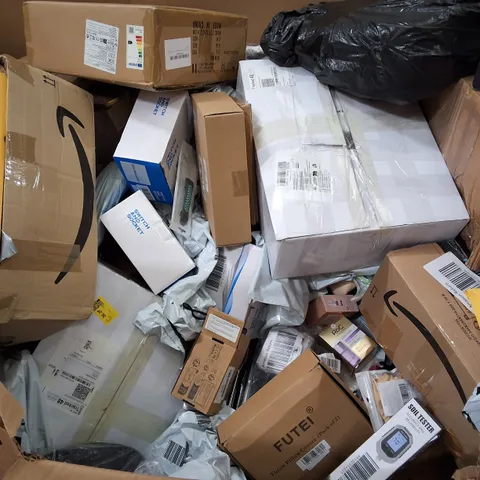 PALLET CONTAINING ASSORTED PRODUCTS INCLUDING CIRCULAR SAW, LED DECORATION STRING LIGHTS, CAT SCRATCHING MATS, HANGING PLANT POTS & THROW PILLOW COVERS