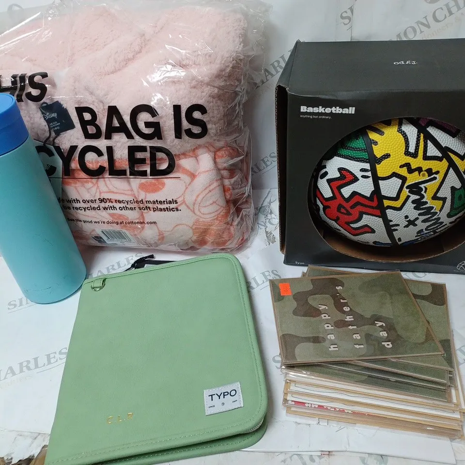 APPROXIMATELY 5 COTTON ON ITEMS INCLUDING BASKETBALL, THROW, WATER BOTTLE