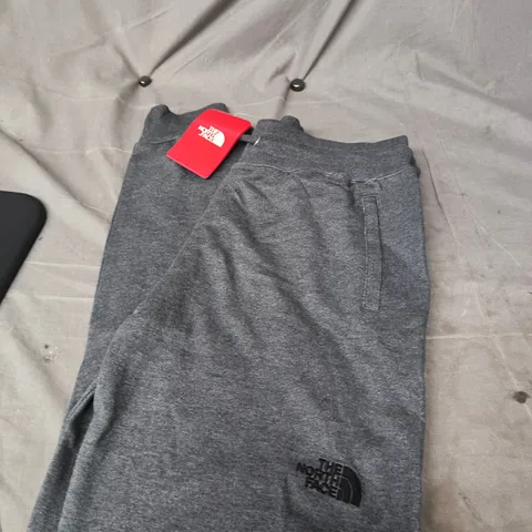 THE NORTH FACE MEN'S GREY FLEECE JOGGERS – TAG ATTACHED SIZE M