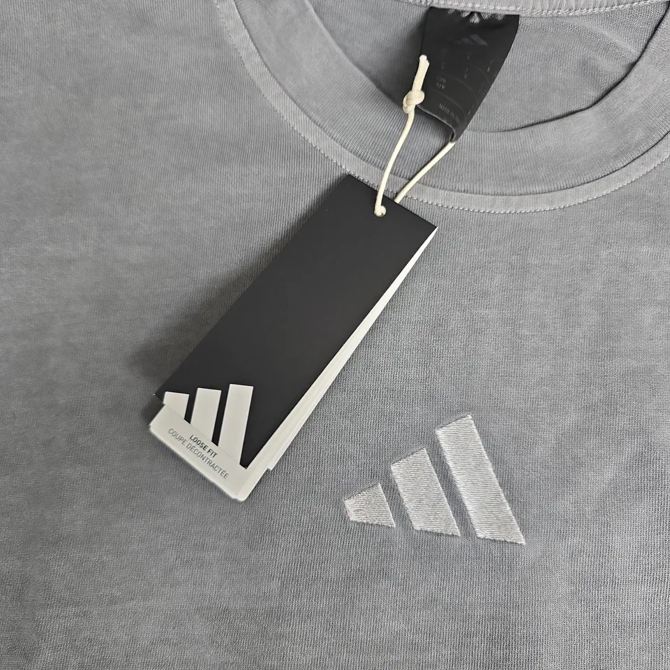 ADIDAS GREY T-SHIRT, LOOSE FIT, UK SMALL (S) – LOGO ON CHEST