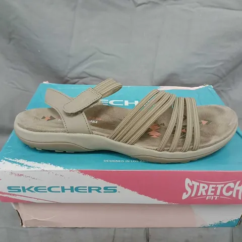 SKECHERS STRETCH FIT SANDALS – TAUPE, WOMEN’S, SIZE 6