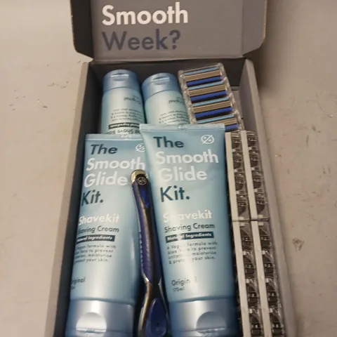 BOXED THE SMOOTH GLIDE SHAVING KIT