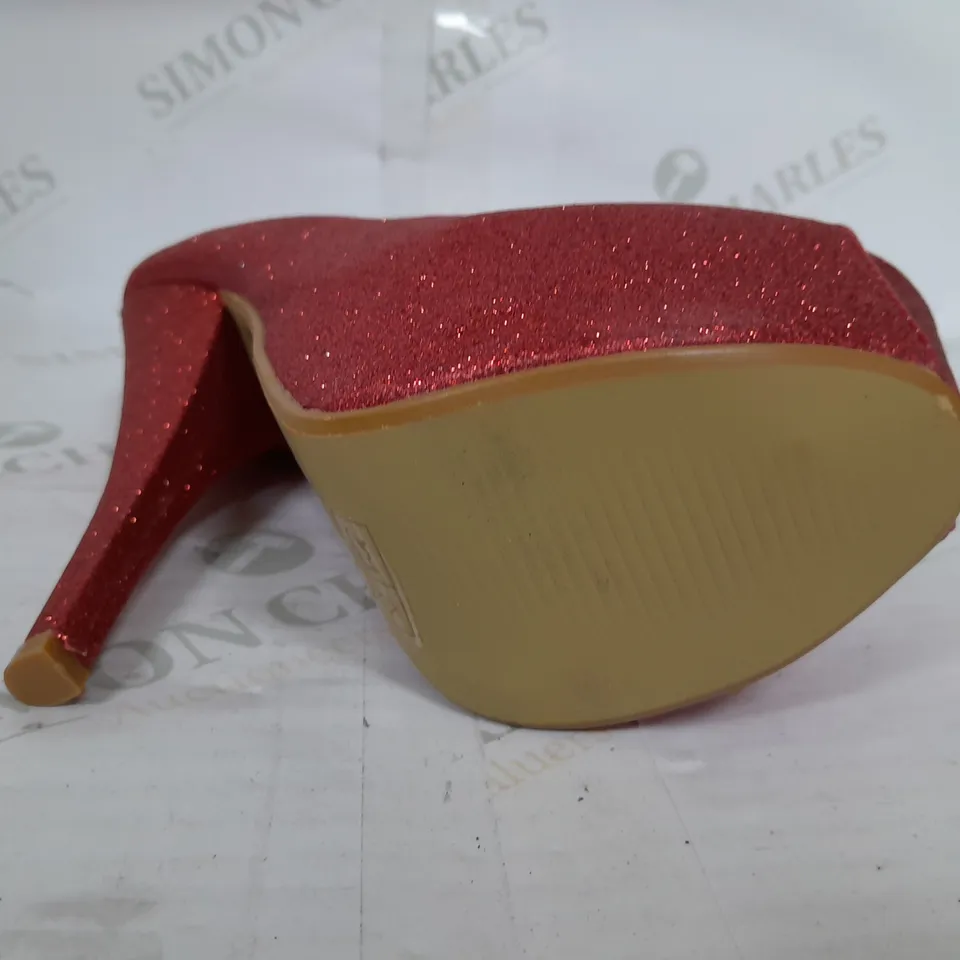 PAIR OF CASANDRA OPEN TOE HIGH HEELS IN RED - SIZE 5