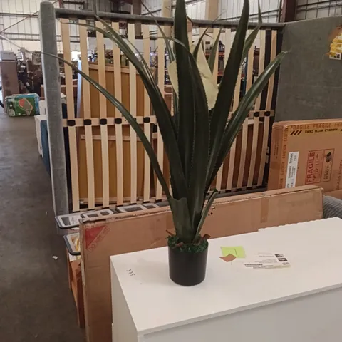 ARTIFICIAL DECORATIVE PLANT PLOT - AGAVE