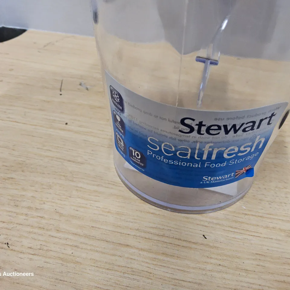 APPROXIMATELY 12 STEWART SEALFRESH 0.5L SERVING JUGS WITH LID CLEAR ( 2 BOXES )