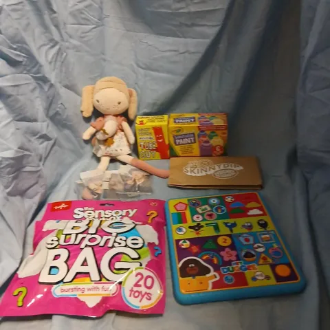 LARGE QUANTITY OF ASSORTED TOYS AND ACCESSORIES TO INCLUDE; THE SENSORY TOY BOX BIG SURPRISE BAG, WACKY WAVY INFLATABLE TUBE GUY, CRAYOLA WASHABLE PAINTS AND SKYJO