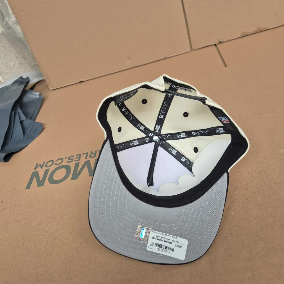 CHICAGO BULLS NEW ERA 9FIFTY SNAPBACK CAP – WHITE/BLACK