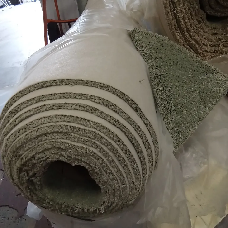 ROLL OF QUALITY GRACE PANACHE CARPET // APPROX SIZE: 4 x 8m
