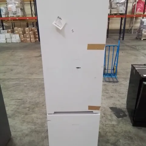 RUSSELL HOBBS 70/30 279L 180CM HIGH FREESTANDING FROST FREE FRIDGE FREEZER