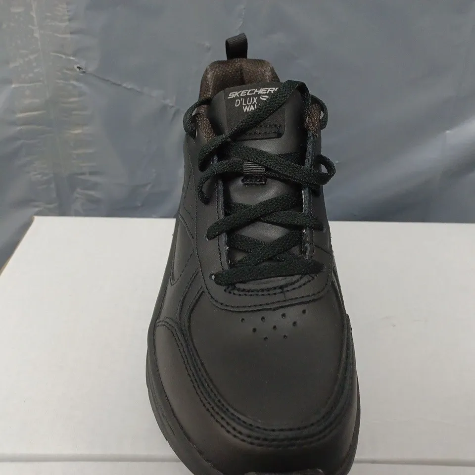 BOXED SKECHERS D'LUX WALKER TRAINERS IN BLACK - SIZE 4