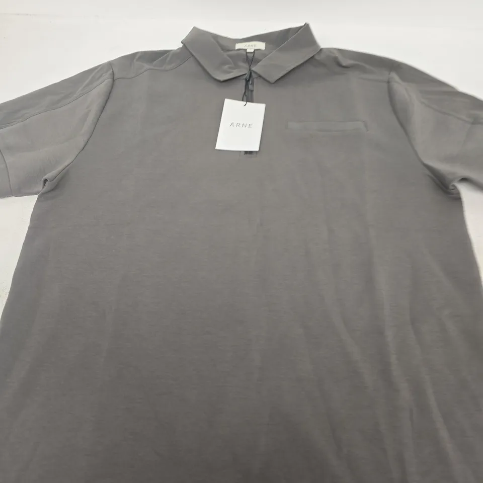 ARNE HYBRID CARGO ZIP POLO SHIRT IN GREY – SIZE L