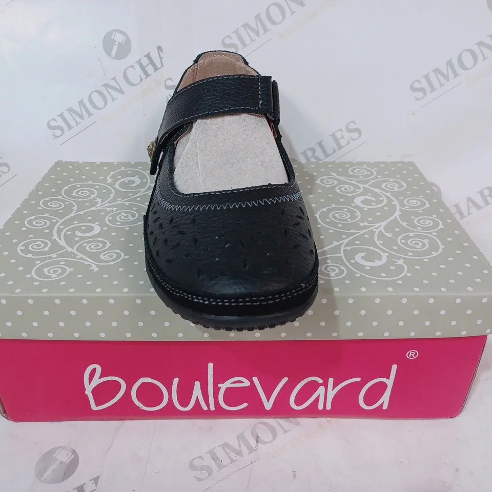 BOXED PAIR OF BOULEVARD WIDE VELCRO STRAP SHOES IN BLACK SIZE 5