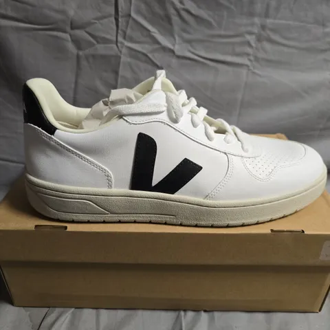 BOXED PAIR OF VEJA WHITE LEATHER SNEAKERS - UK SIZE 10