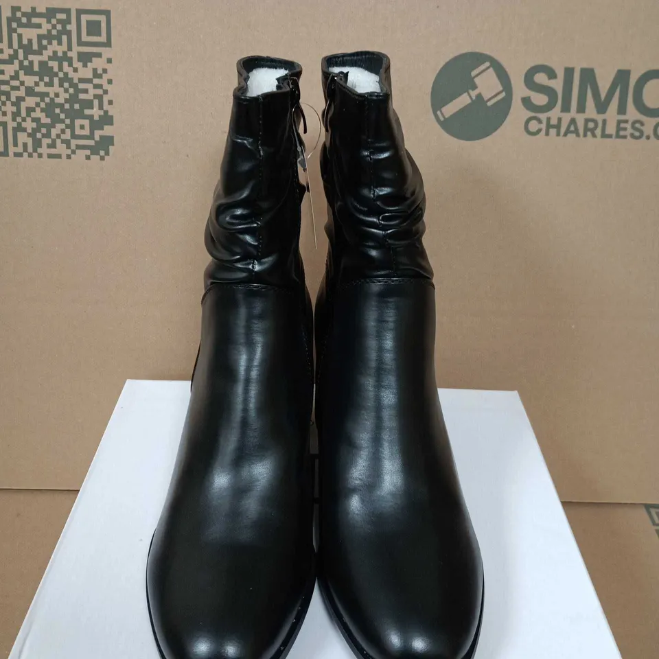 BOXED PAIR OF LOLITA BLACK LEATHER ANKLE BOOT – E. SHOES BY EMMA, UK SIZE 7