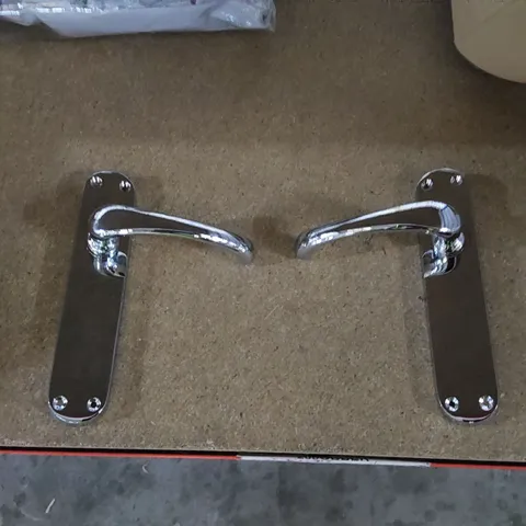 BOXED GLOUCESTER LEVER LATCH - SET OF 2