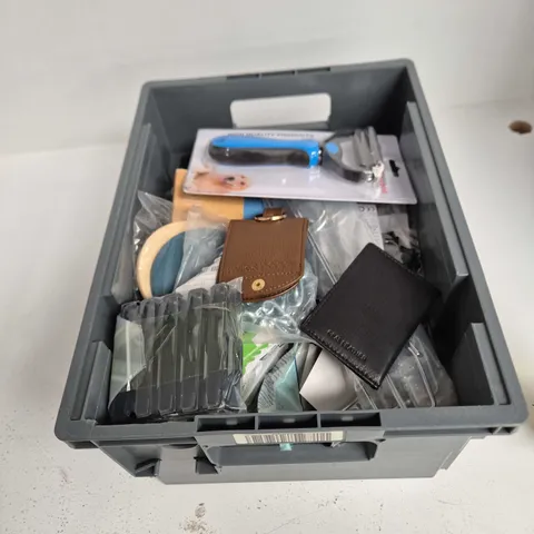 TOTE OF APPROXIMATELY 15 ASSORTED ITEMS TO INCLUDE: FAIRY MAX