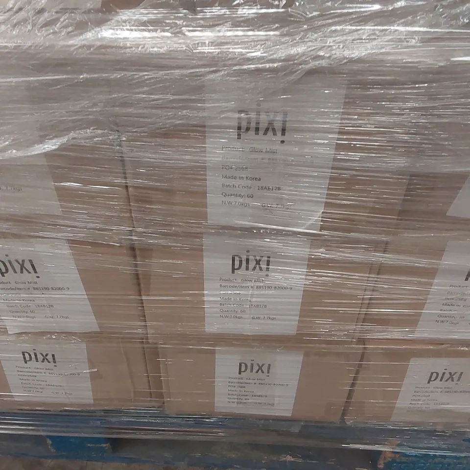 PALLET CONTAINING A VERY LARGE QUANTITY OF ASSORTED BEAUTY RELATED PRODUCTS INCLUDING: BIRCHBOX X WANDER BEAUTY SETS, SUKIN NATURAL BALANCE SHAMPOO, SUMMER GLOW ESSENTIALS KIT ECT