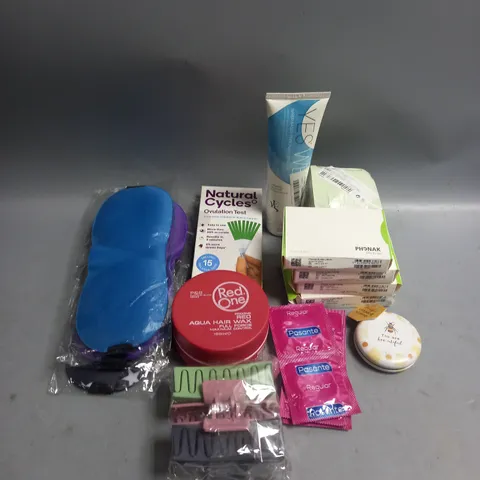 BOX OF APPROXIMATELY 20 COSMETIC ITEMS TO INCLUDE - HAIR ACCESSORIES - PASANTE CONDOMS REGULAR - SLEEP MASKS - ETC 
