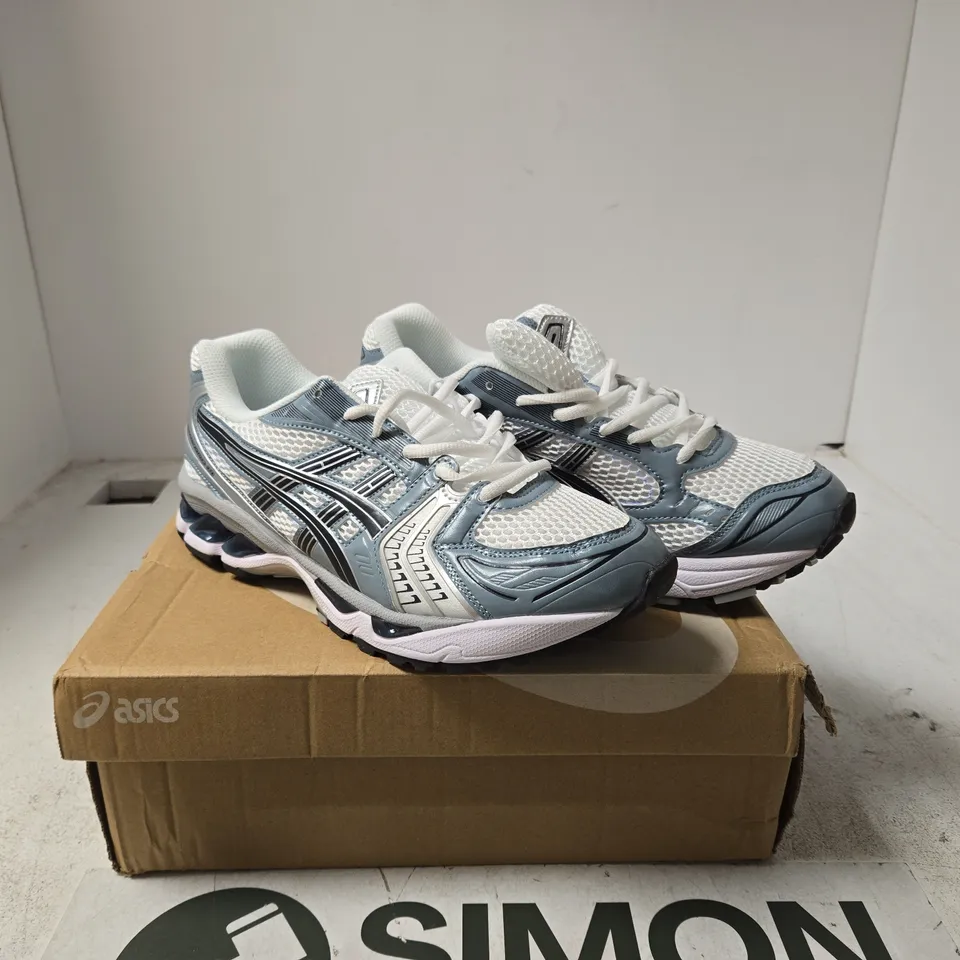 ASICS RUNNING SHOES – UK 9 SILVER/GREY BOXED
