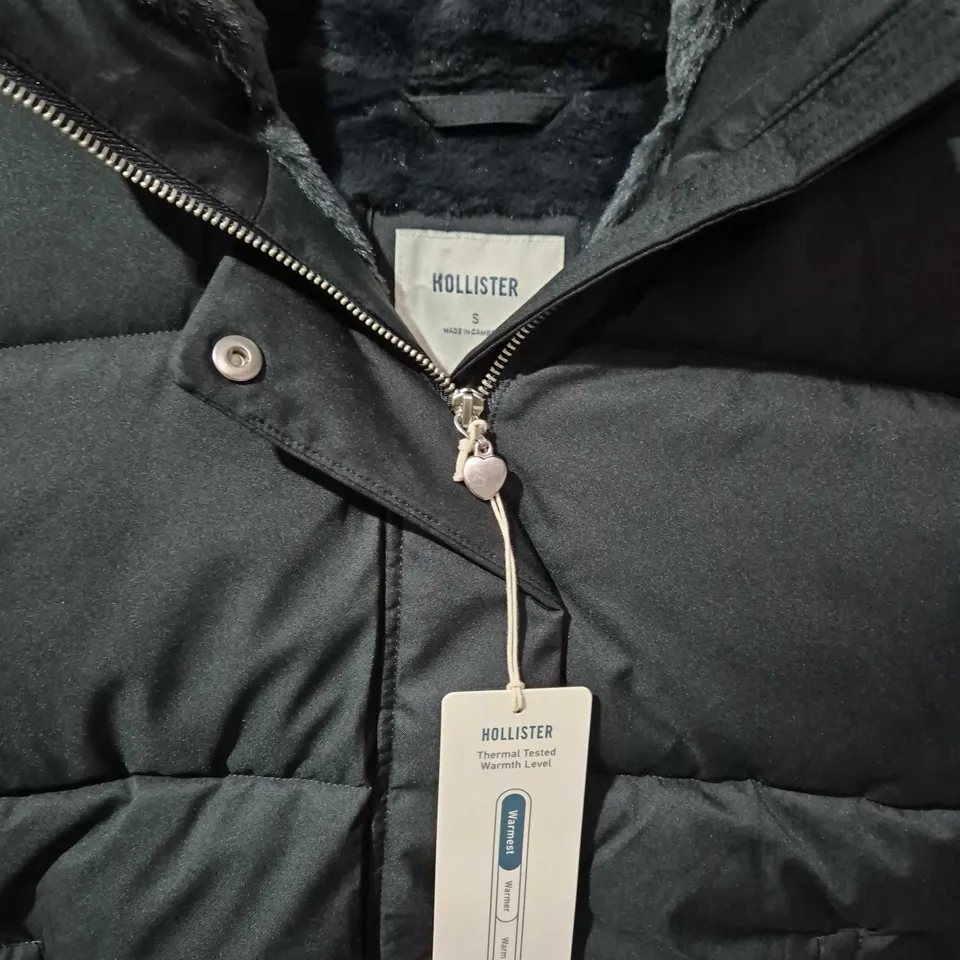 HOLLISTER PUFFER JACKET – UK SIZE S, BLACK, HOODED